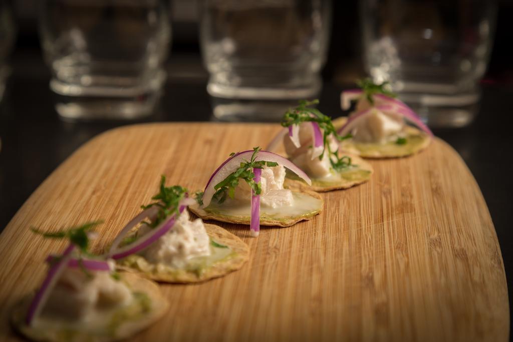 Suites Contempo Mexico City Exterior photo Oyster shooters